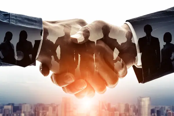 ارائه‌ی خدمات به خانواده‌های درگیر آسیب‌های اجتماعی