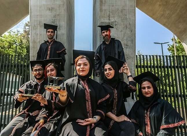 عوامل موثر بر تاب آوری دانشجویان مددکاری اجتماعی