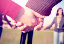 تابآوری خانواده در برابر چالشهای اقتصادی و اجتماعی