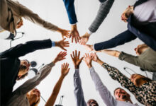 کفایت اجتماعی و تاب‌آوری جامعه: پیوندی برای جامعه‌ای قوی‌تر