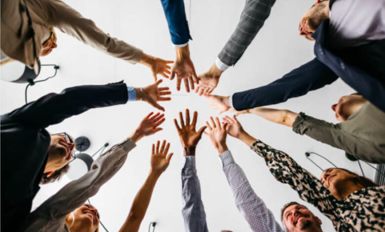 کفایت اجتماعی و تاب‌آوری جامعه: پیوندی برای جامعه‌ای قوی‌تر