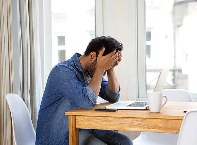 تاب‌آوری مددکاران اجتماعی و فرسودگی شغلی